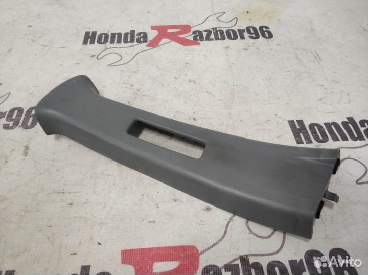 Накладка центральной стойки левая Honda Cr-V 2 RD7