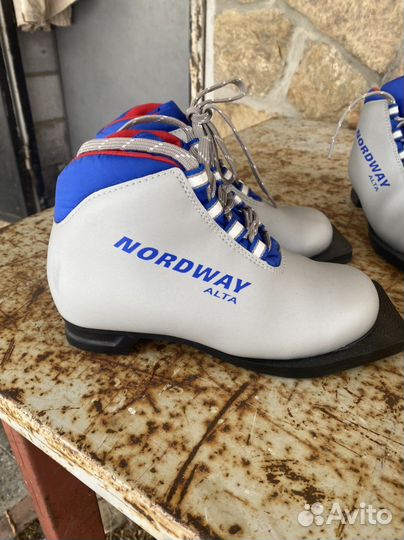 Лыжные ботинки