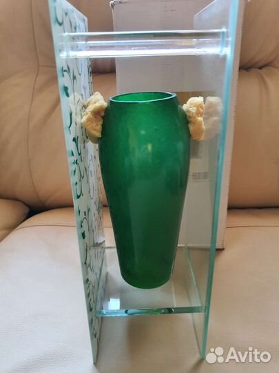 Ваза изумрудная, декоративная, оригинальная
