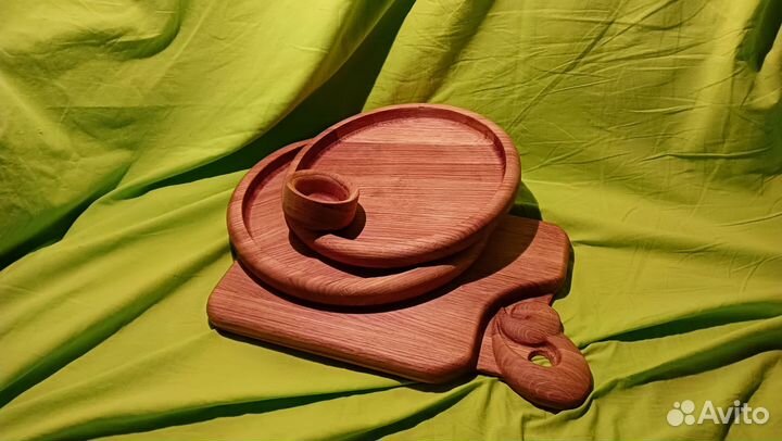 Набор тарелок и соусник