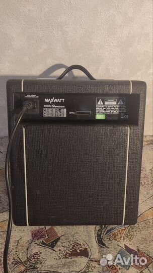 Басовый комбоусилитель Hiwatt Maxwatt Hurricane