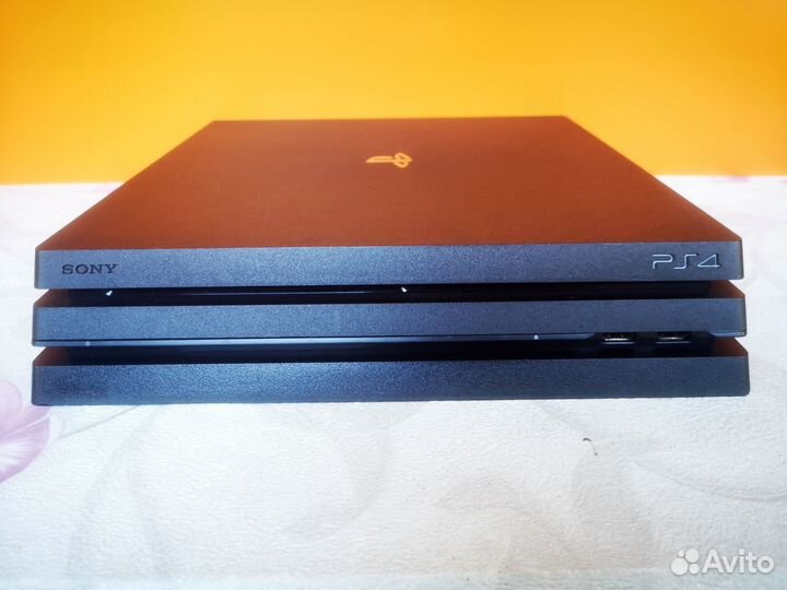 PlayStation 4 Pro 1Tb + игры