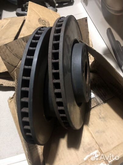 Суппорта и диски тормозные оригинал с колодкамы и