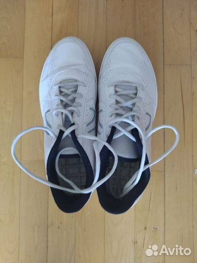 Кроссовки женские