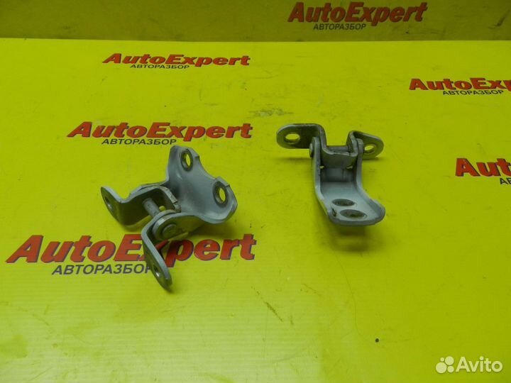 Петля двери передней правой Toyota-Lexus