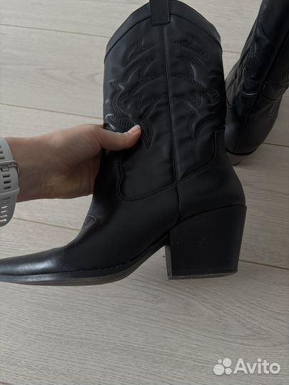 Сапоги казаки женские 39 пазмер ecru