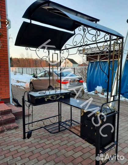 Мангал с крышей