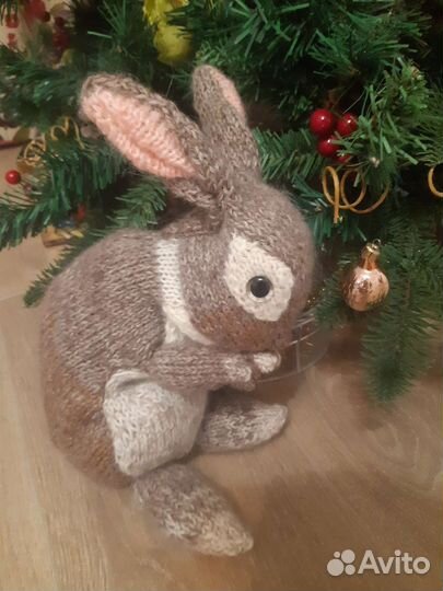 Вязаный заяц Интерьерная игрушка