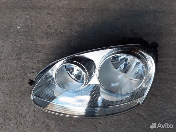 Фара левая Volkswagen Jetta 5