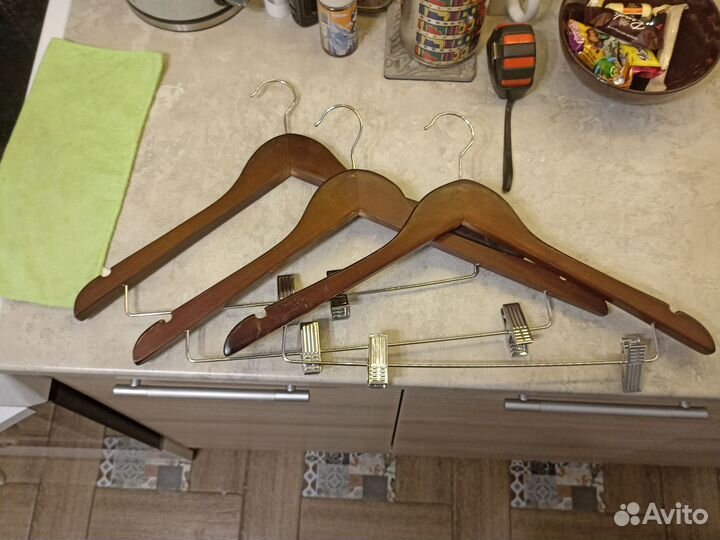 Плечики деревянные с зажимами