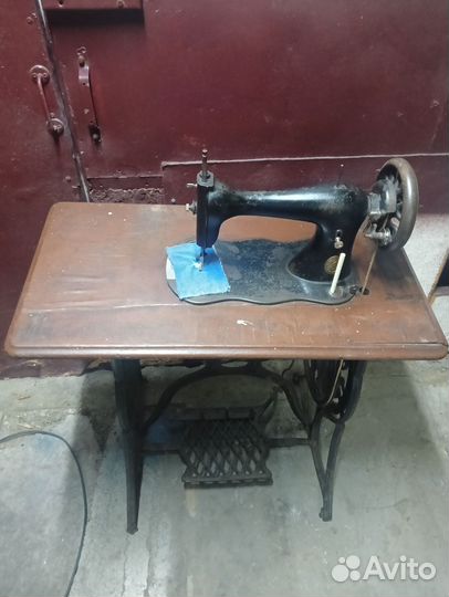 Швейная машина Singer