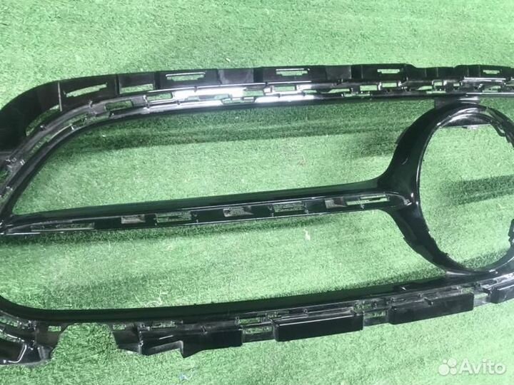 Накладка на решетку радиатора Mercedes-Benz E-Clas