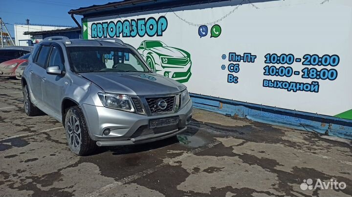 Кронштейн Nissan Terrano 3 7700110112