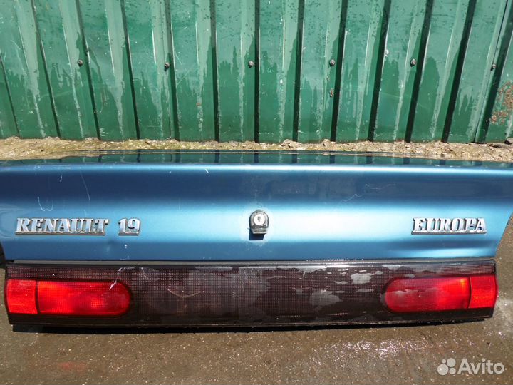 Крышка багажника Рено 19 Европа синяя в сборе