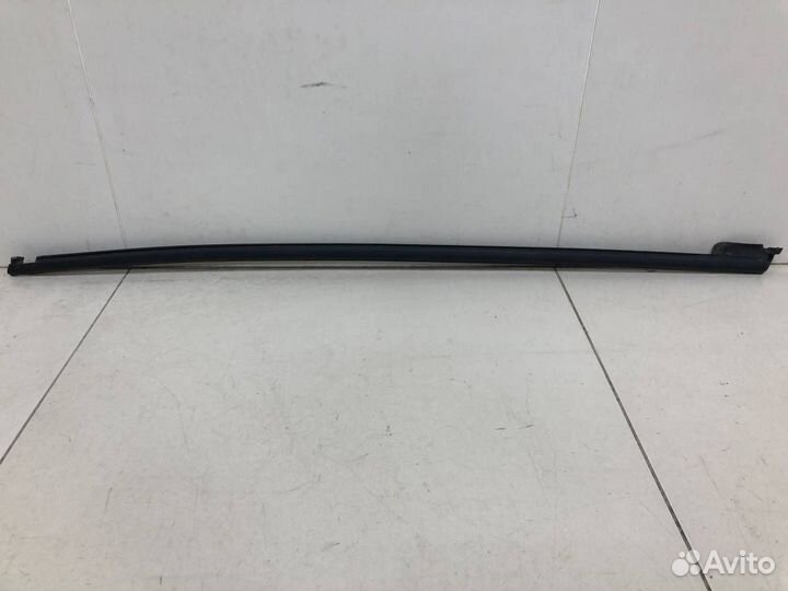 Уплотнитель стекла двери Skoda Rapid 2012-2020