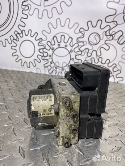 Блок ABS Volkswagen Caddy 1.9 2004