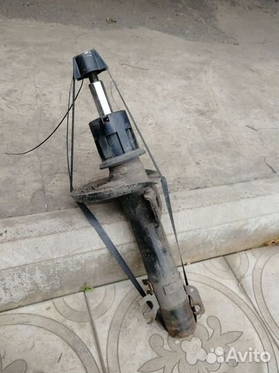 Стойка передняя на volkswagen polo