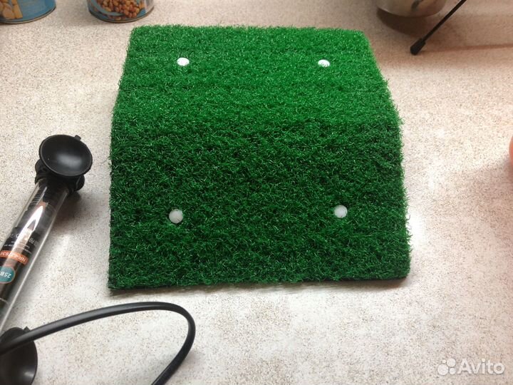 Аквариум, островок, нагреватель и фильтр