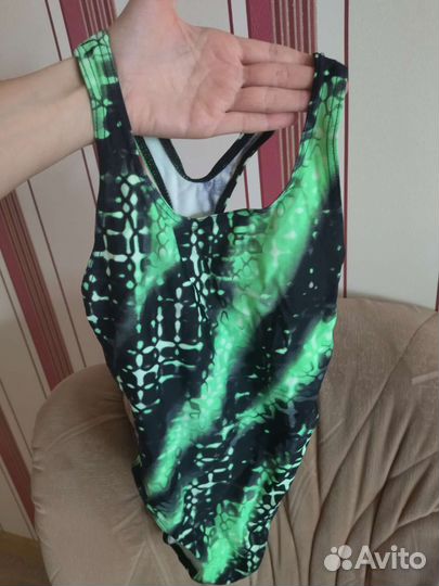 Купальник слитный яркий на девочку 38р
