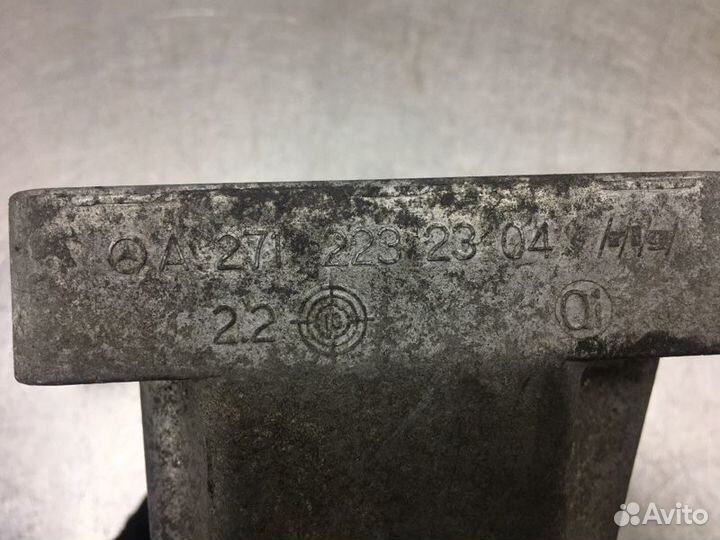 Кронштейн двигателя правый Mercedes C-Class W204