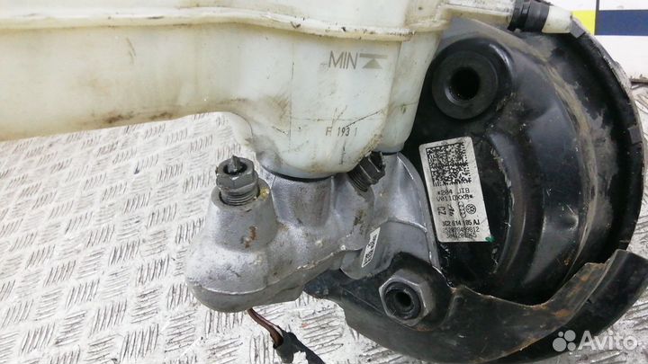 Вакуумный усилитель тормозов Volkswagen Passat B7
