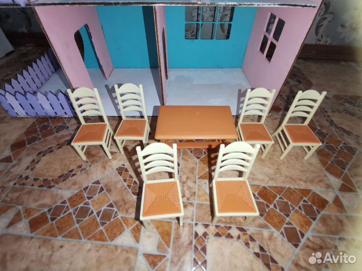 Домик кукольный