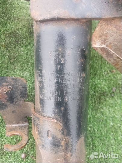 Амортизатор передний Ford Focus 2