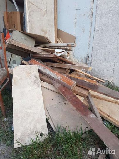 Деревянные двери, рамы, доски