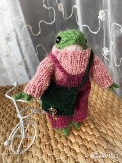 Вязаные игрушки ручной работы. Лягушка