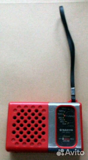 Старый дорожный радиоприёмник Sanyo