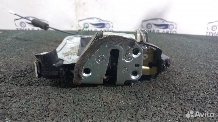 Замок двери передний правый Suzuki Grand Vitara