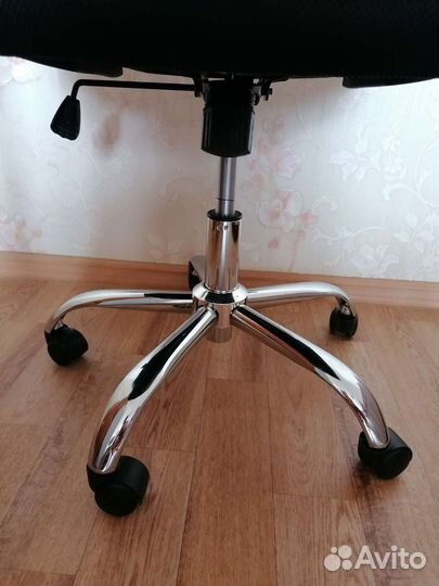 Офисное кресло