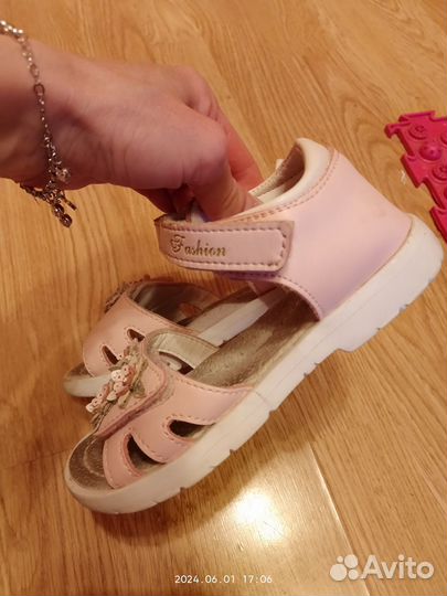 Босоножки 28