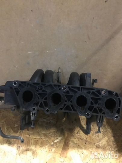 Коллектор впускной Renault Symbol 1 2002