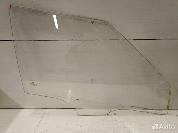 Стекло двери передней правой переднее правое Skoda