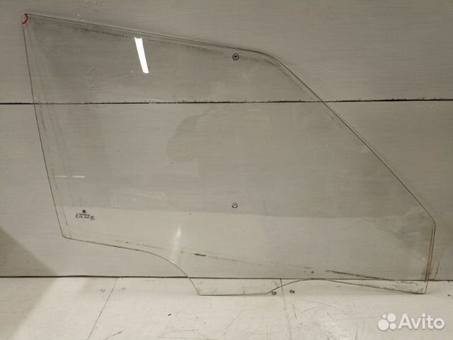 Стекло двери передней правой переднее правое Skoda