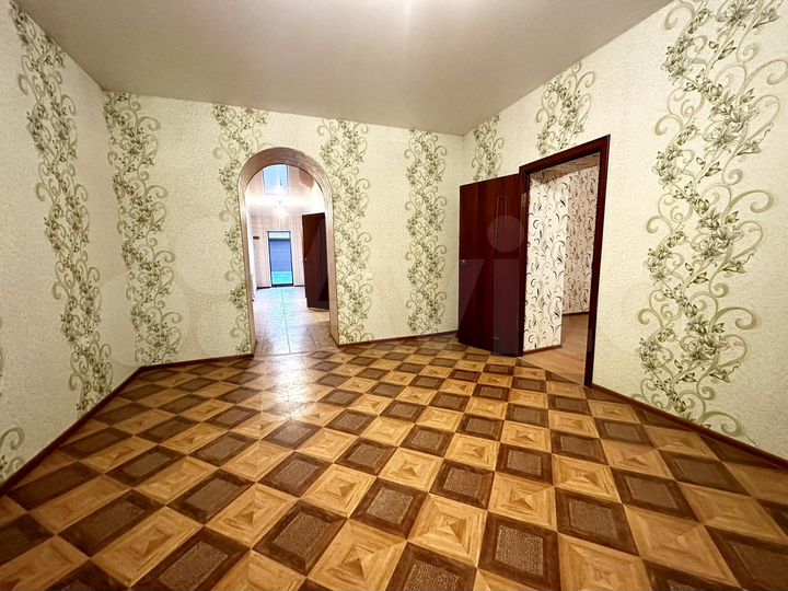 2-к. квартира, 74 м², 1/2 эт.