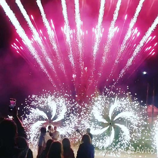 Холодные фонтаны, тяжёлый дым, горка шампанского