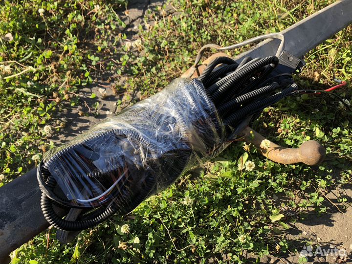 Штатный фаркоп Volkswagen Passat B6