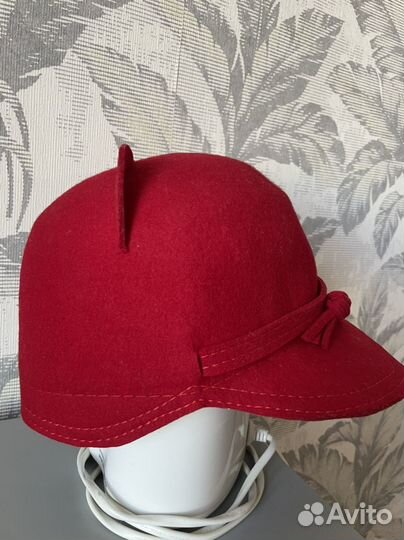 Шляпа красная жокейка фетровая