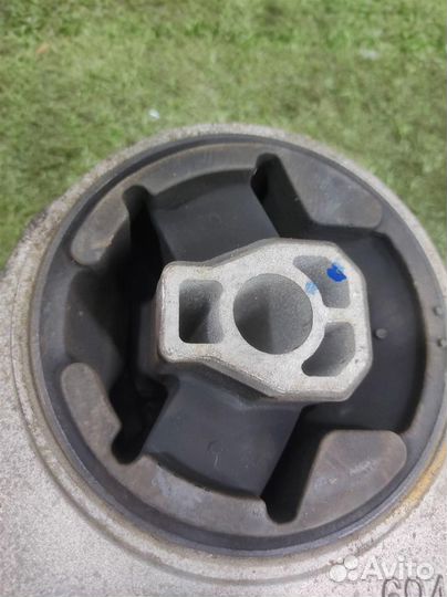 Опора (подушка) двигателя передняя Opel Antara 20