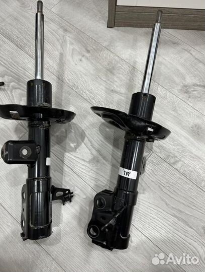 Оригинаотные амортизаторы на camry v70 2.5