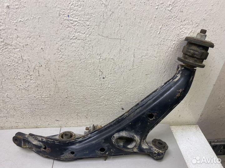 Рычаг передний левый нижний
