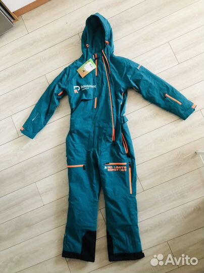 Горнолыжный комбинезон