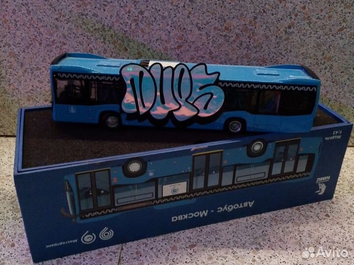 Модель автобуса 1:43 dups