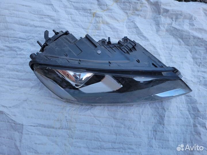 Правая фара Volkswagen Touareg 2 nf дорестайлинг