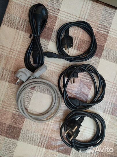 Кабель питания для компьютера и интернета