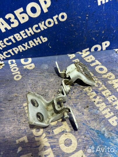 Петля двери Renault Logan 1 седан 2008