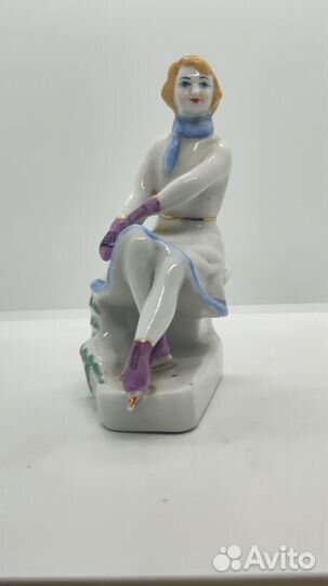 Статуэтка Фигуристка на камне 15см