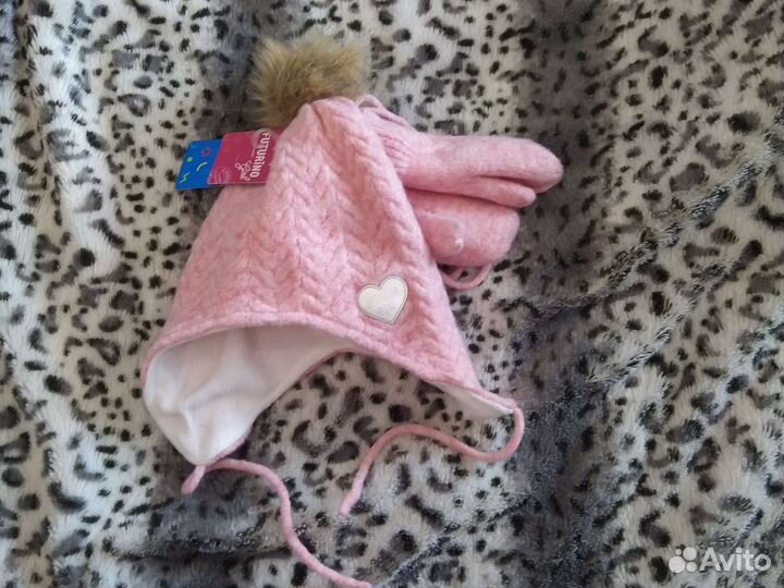 Шапка для девочки новая + рукавички